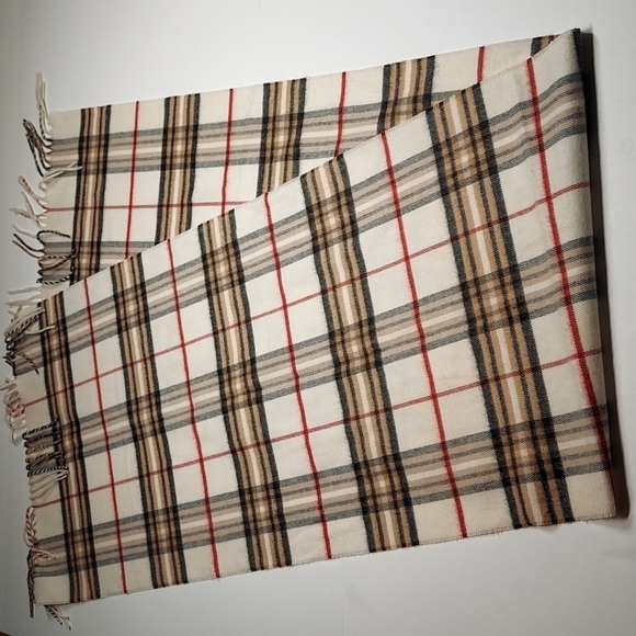 Cashmink Burberry plaid scarf with FRAAS Plaid 15.5in W X 66in L - Picture 3 of 7